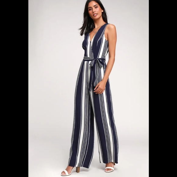 Lulu’s NWOT Navy Striped Jumpsuit, Small - Picture 1 of 6
